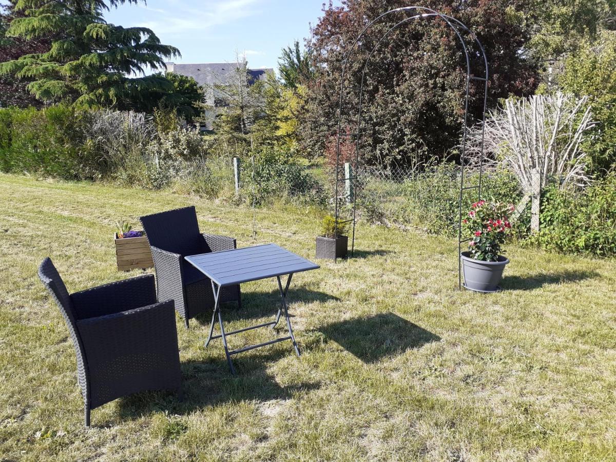 L'Escapade Lochoise Bed & Breakfast Genille Exterior photo